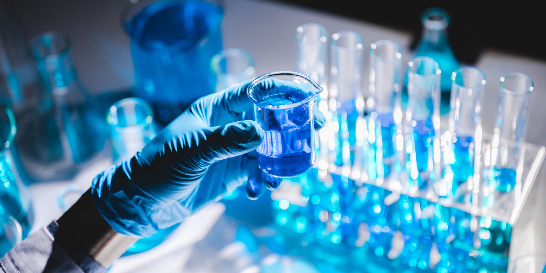 Health care researchers working in medicals science technology research laboratory, Health care researchers working in life science laboratory